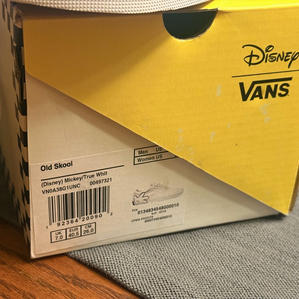 Vans Disney Old Skool in White and Yellow